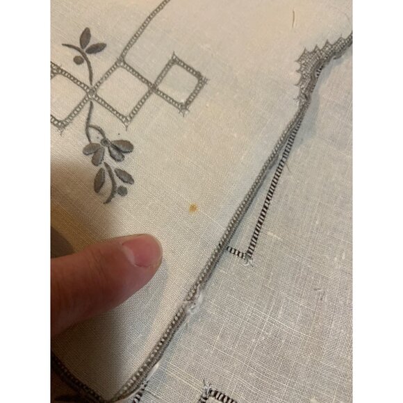 Vintage White Linen Table Runner With Gray Rose Floral Embroidery Cutout 17x 38" - Picture 5 of 7